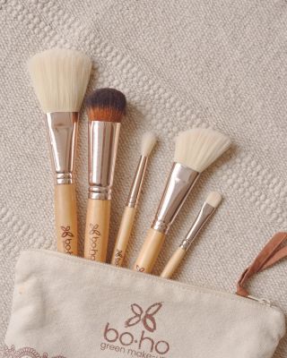 Líčení je hra, ke které patří i nástroje, které vám ji zpříjemní. 👩‍🎨 BOHO štětce jsou veganské, s ultra jemnými...